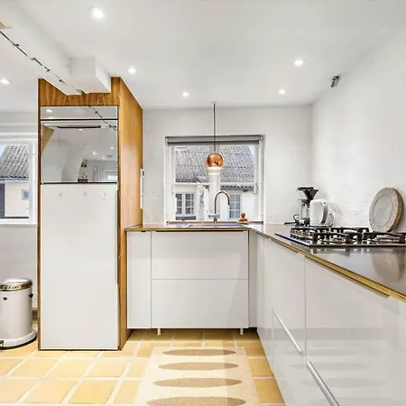 5561-gudhjem-kirkevej-8 *